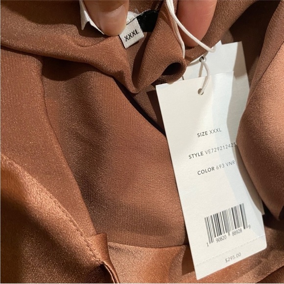 Vince 100% silk V-neck cap sleeve button up - Picture 4 of 8